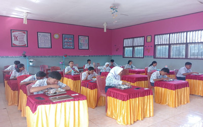 Hemat Kertas dan Manfaatkan Teknologi, PTS di SMP NEGERI 2 HALBAR Gunakan Android
